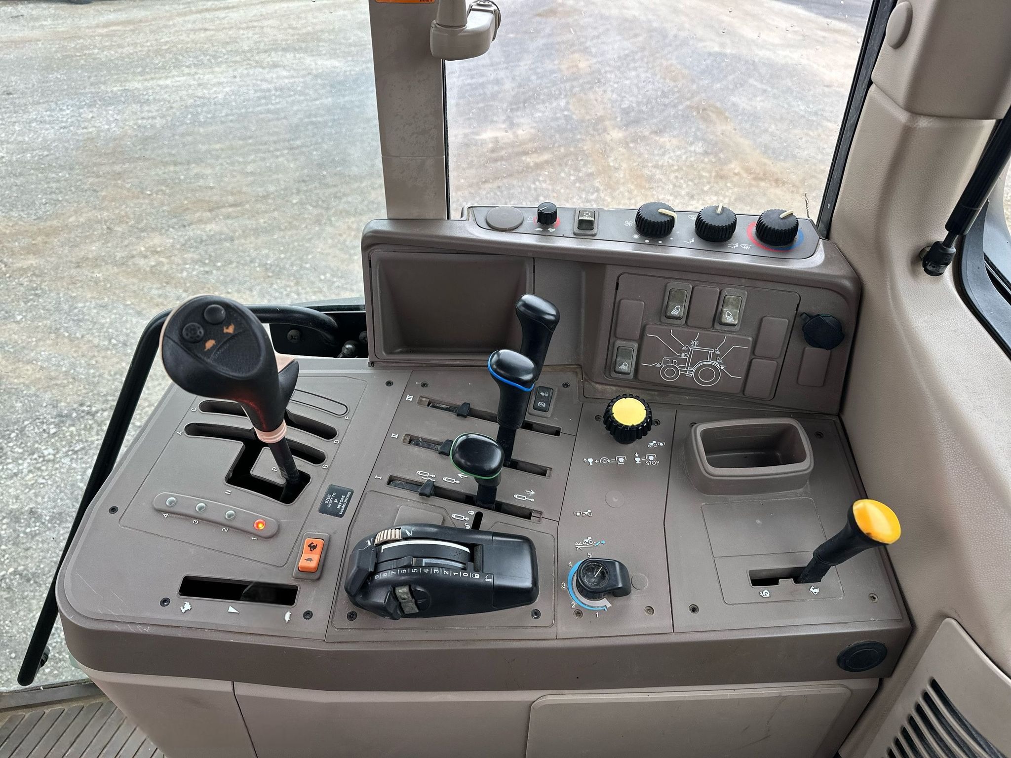 2010 John Deere 7330 MFWD Tractor thumbnail 10