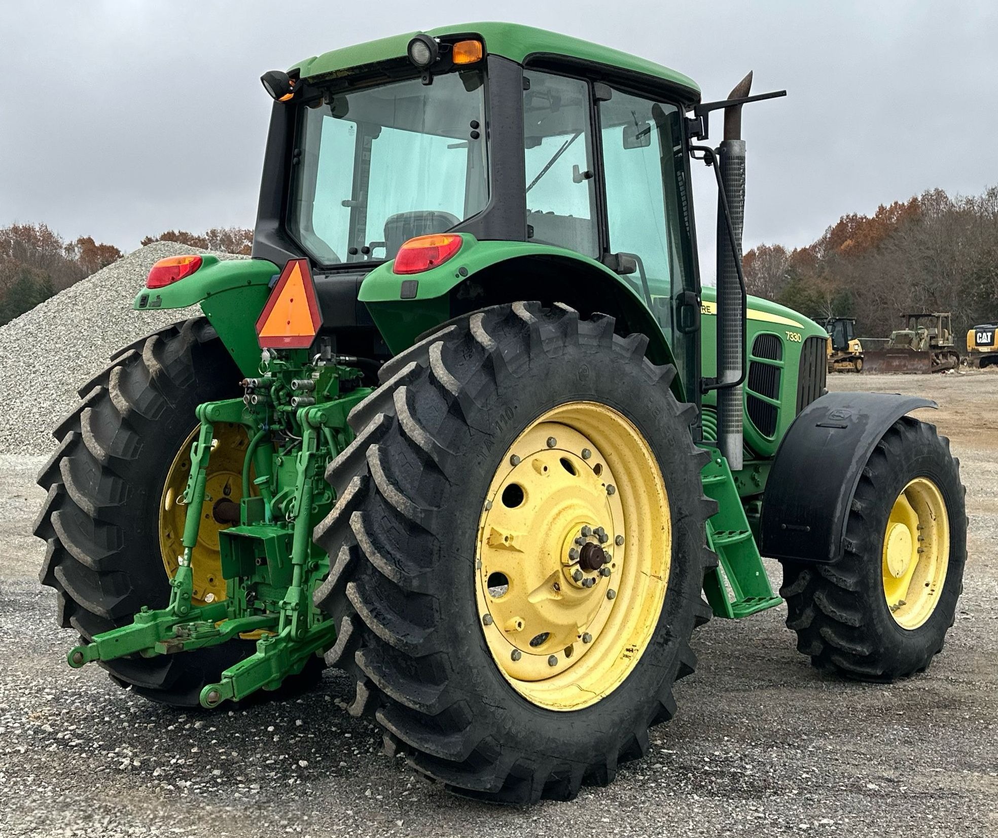2010 John Deere 7330 MFWD Tractor thumbnail 3
