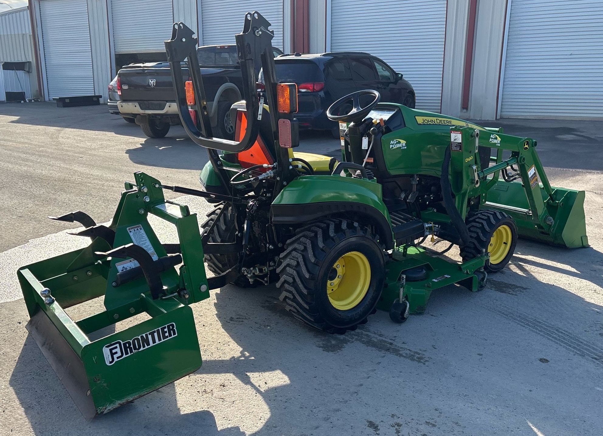 2014 John Deere 1023E MFWD Tractor thumbnail 2