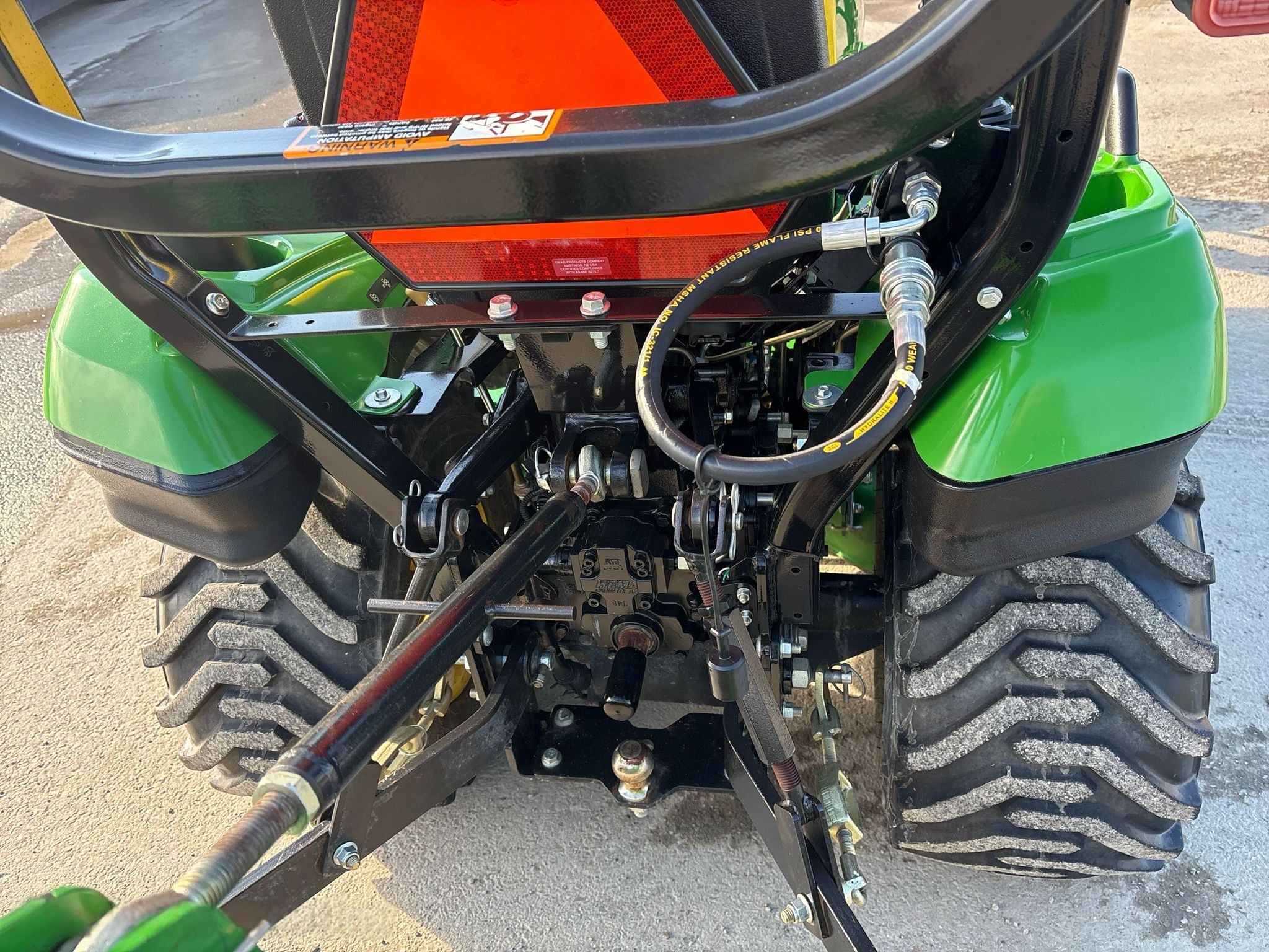 2014 John Deere 1023E MFWD Tractor thumbnail 6