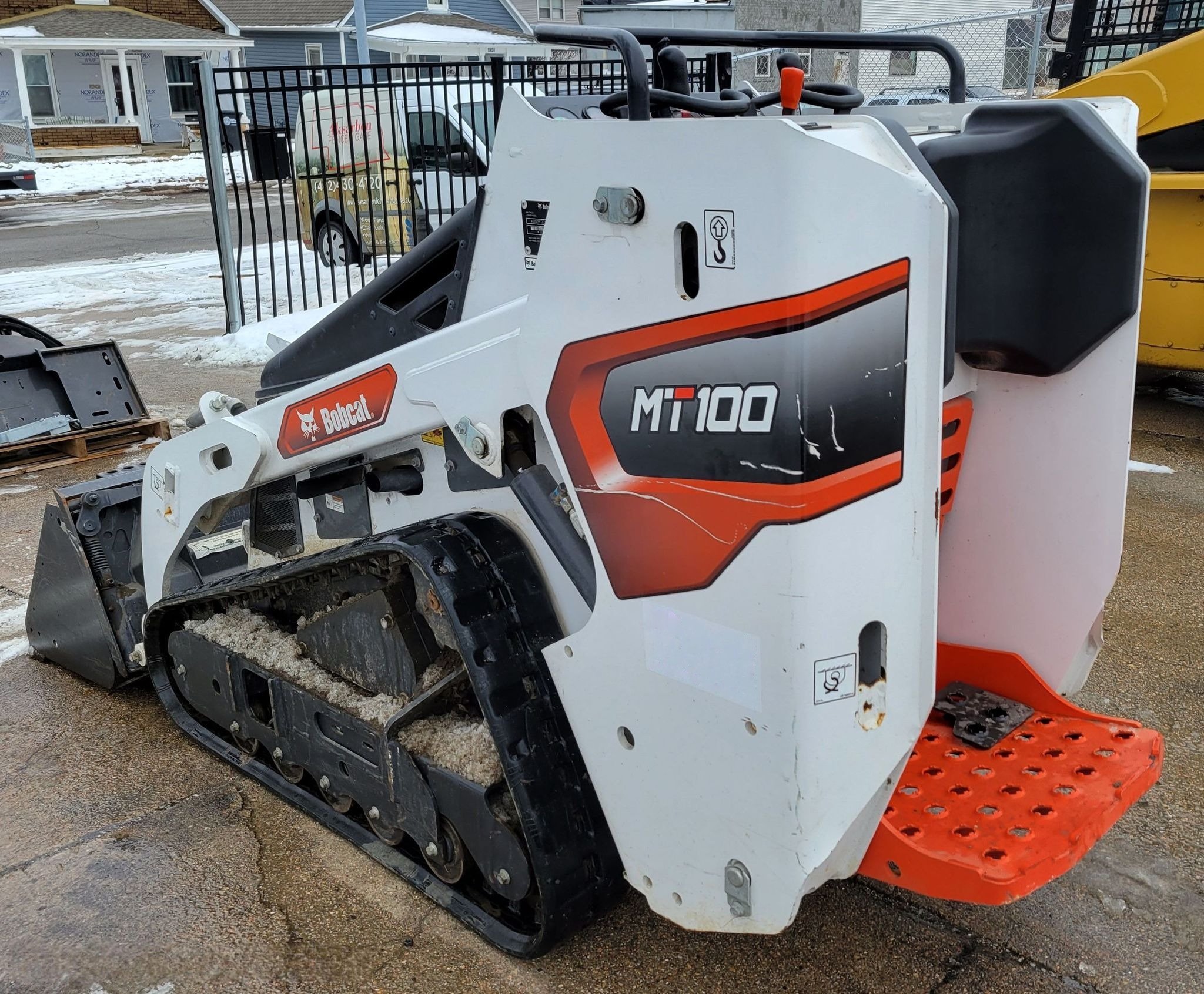 2021 Bobcat MT100 Compact Utility Loader thumbnail 3