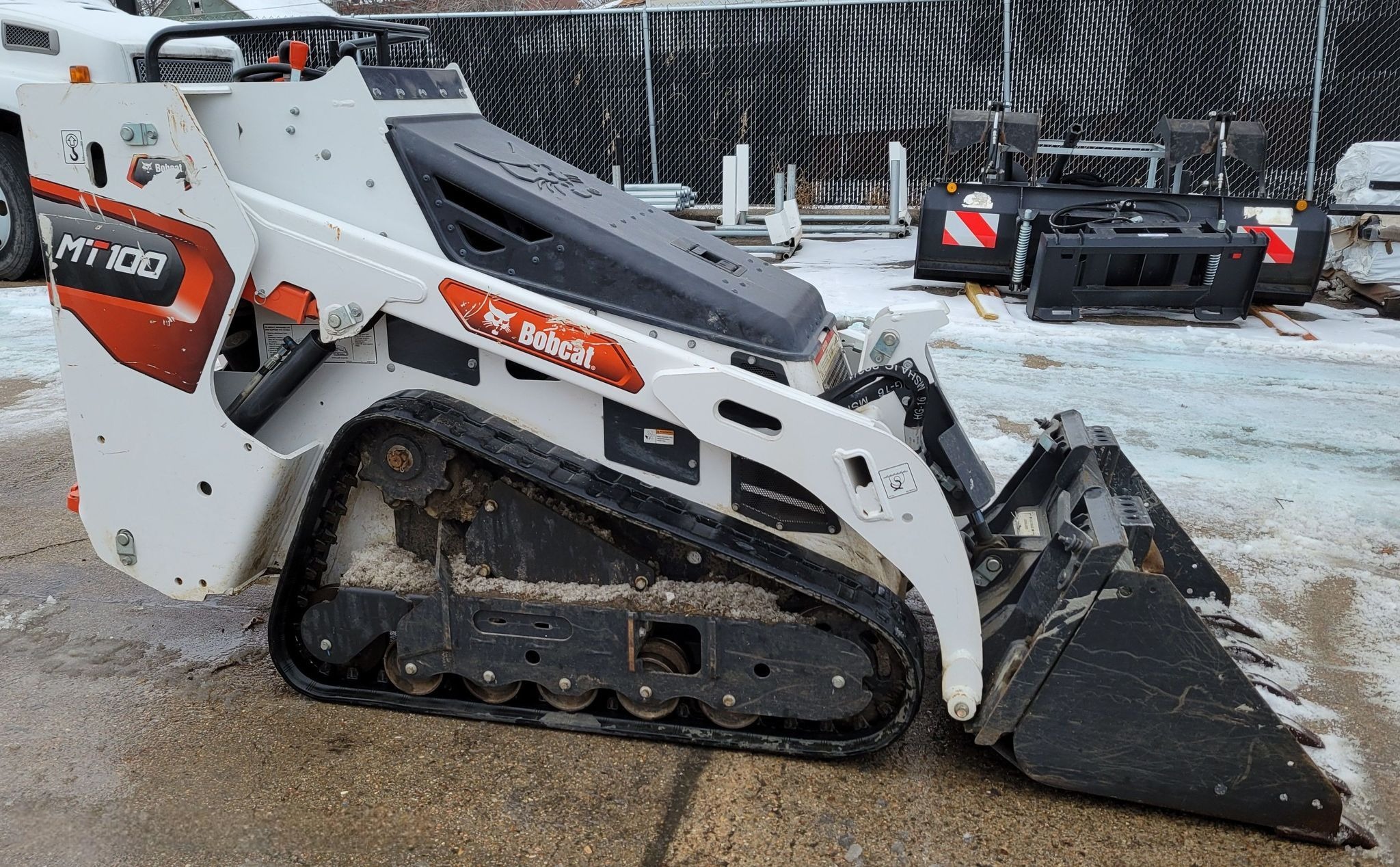 2021 Bobcat MT100 Compact Utility Loader thumbnail 6